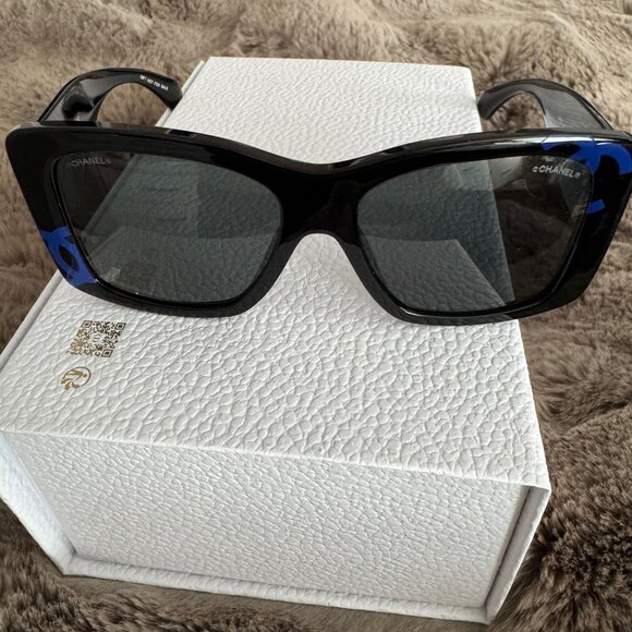 Chanel Vintage black, blue and pink sunglasses with original case - Picture 4 of 12